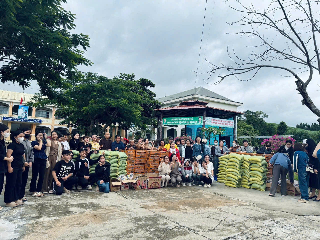 Phường Hội Phú: Chùa Minh Thành phát quà cho bà con nghèo nhân mùa Vu Lan - Báo Hiếu PL. 2569